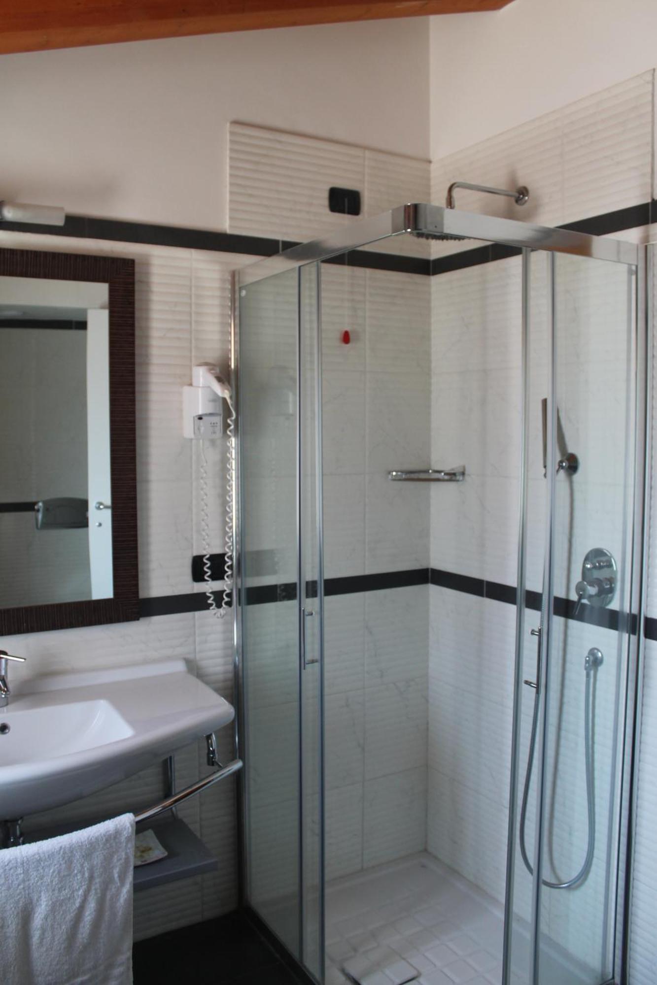 Hotel Eridano Sannazzaro de' Burgondi Dış mekan fotoğraf