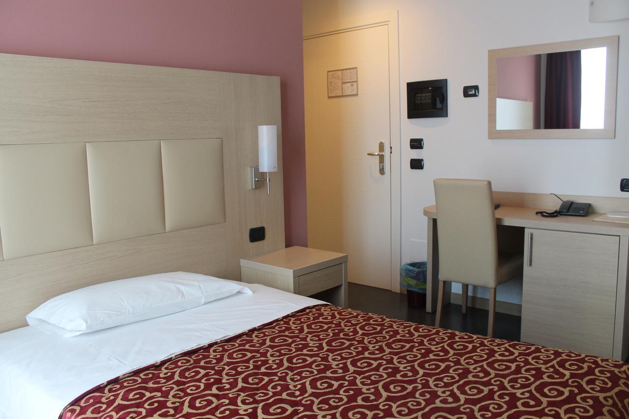 Hotel Eridano Sannazzaro de' Burgondi Oda fotoğraf