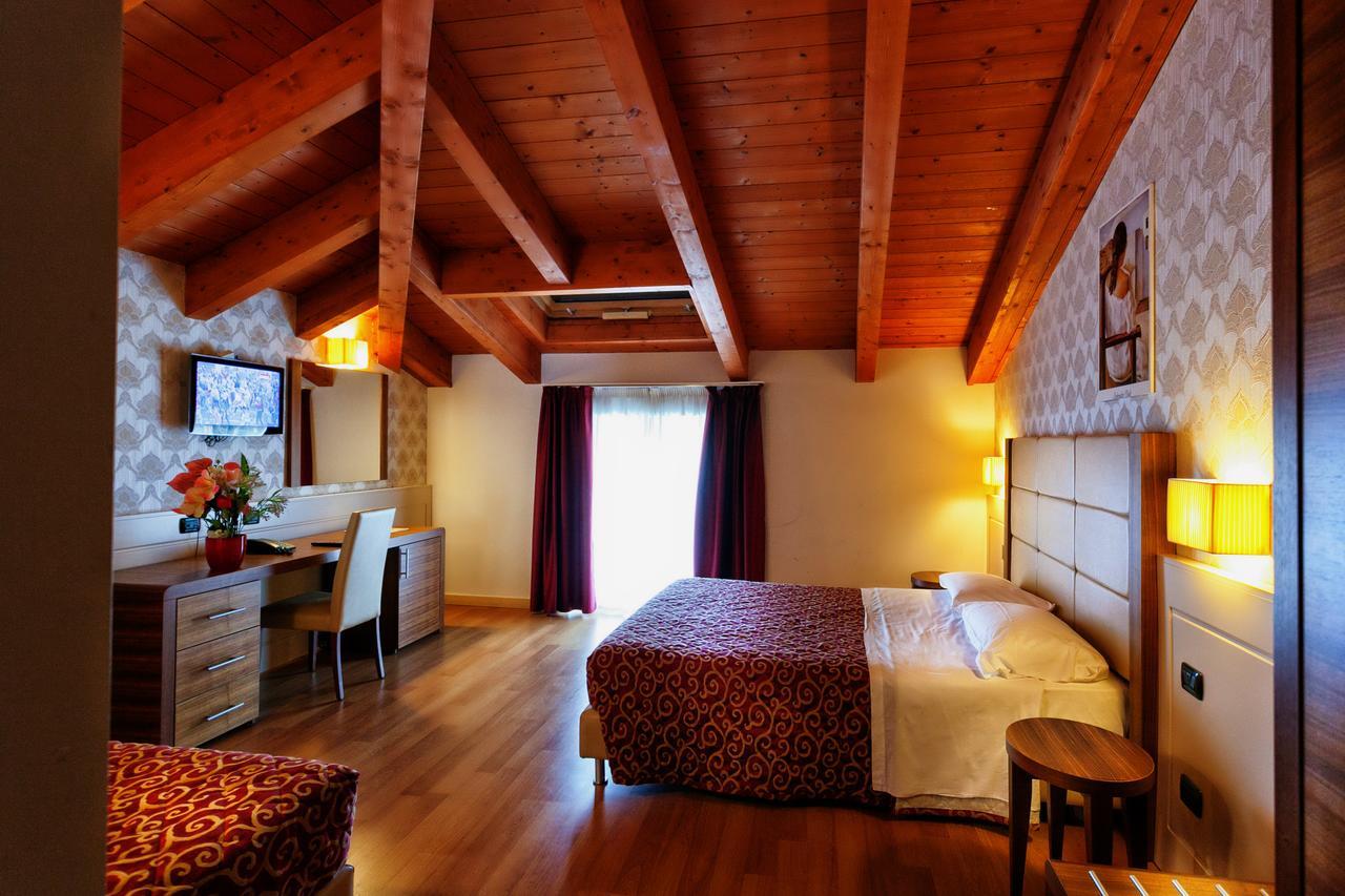 Hotel Eridano Sannazzaro de' Burgondi Dış mekan fotoğraf